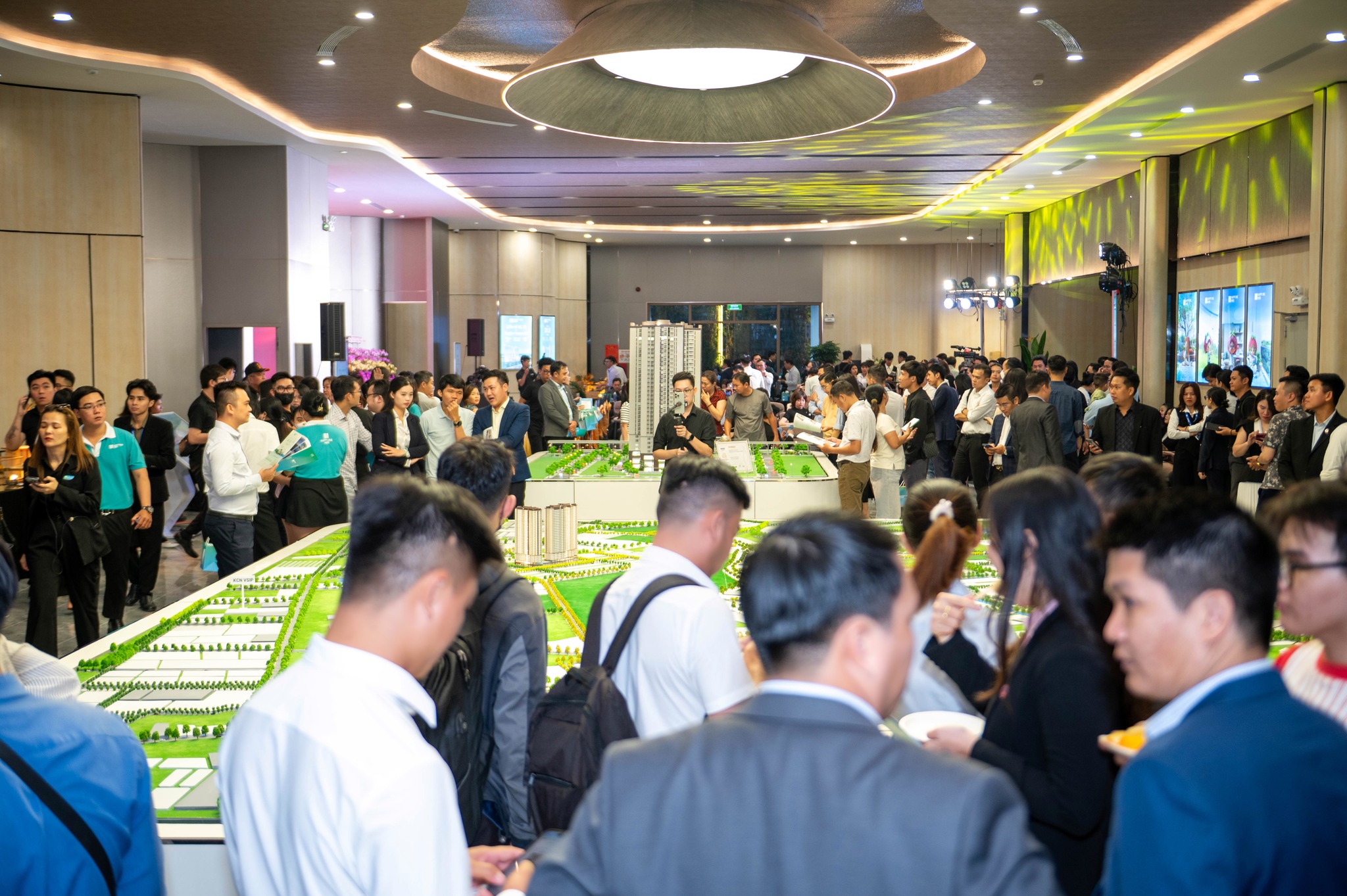 Khai trương nhà mẫu Happy One Mori